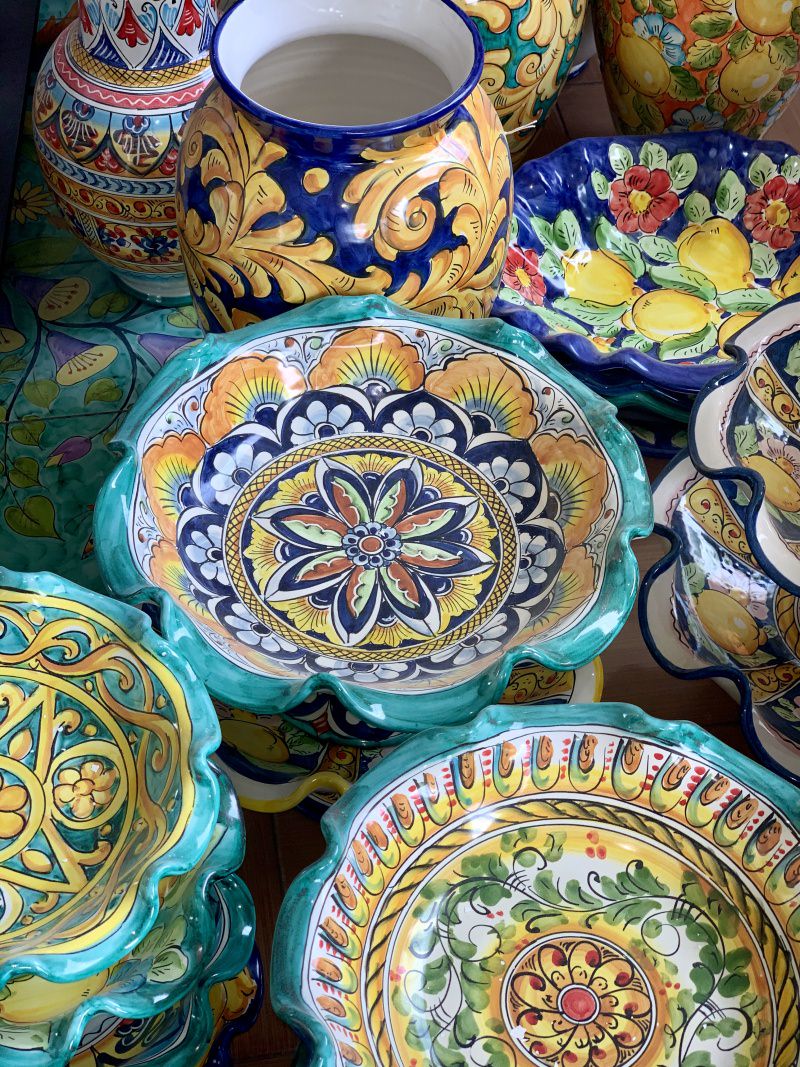 Nuestros centros de mesa de cerámica Vietri pintados a mano