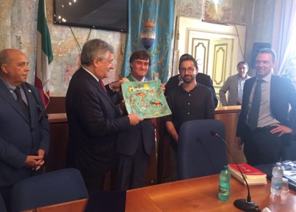 Tajani's alarm: 'Vietri ceramics risks unfair competition'