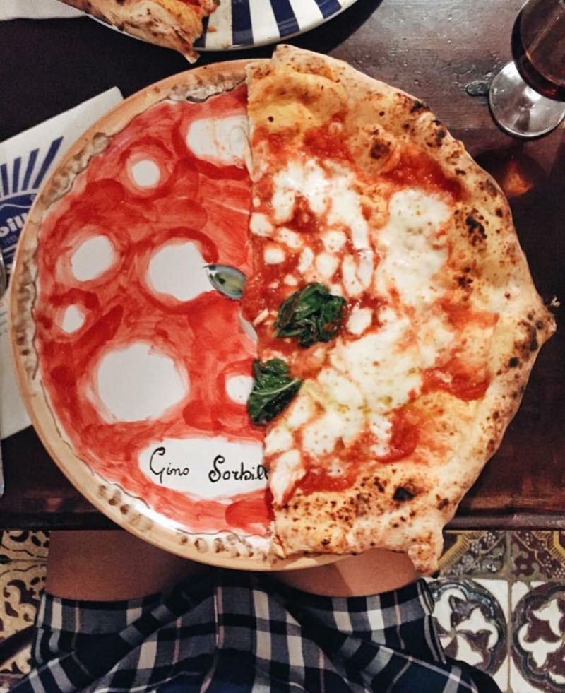    PizzaPiatto ® the hand decorated dish like a pizza margherita by our master potters and signed exclusively by master Gino Sorbillo